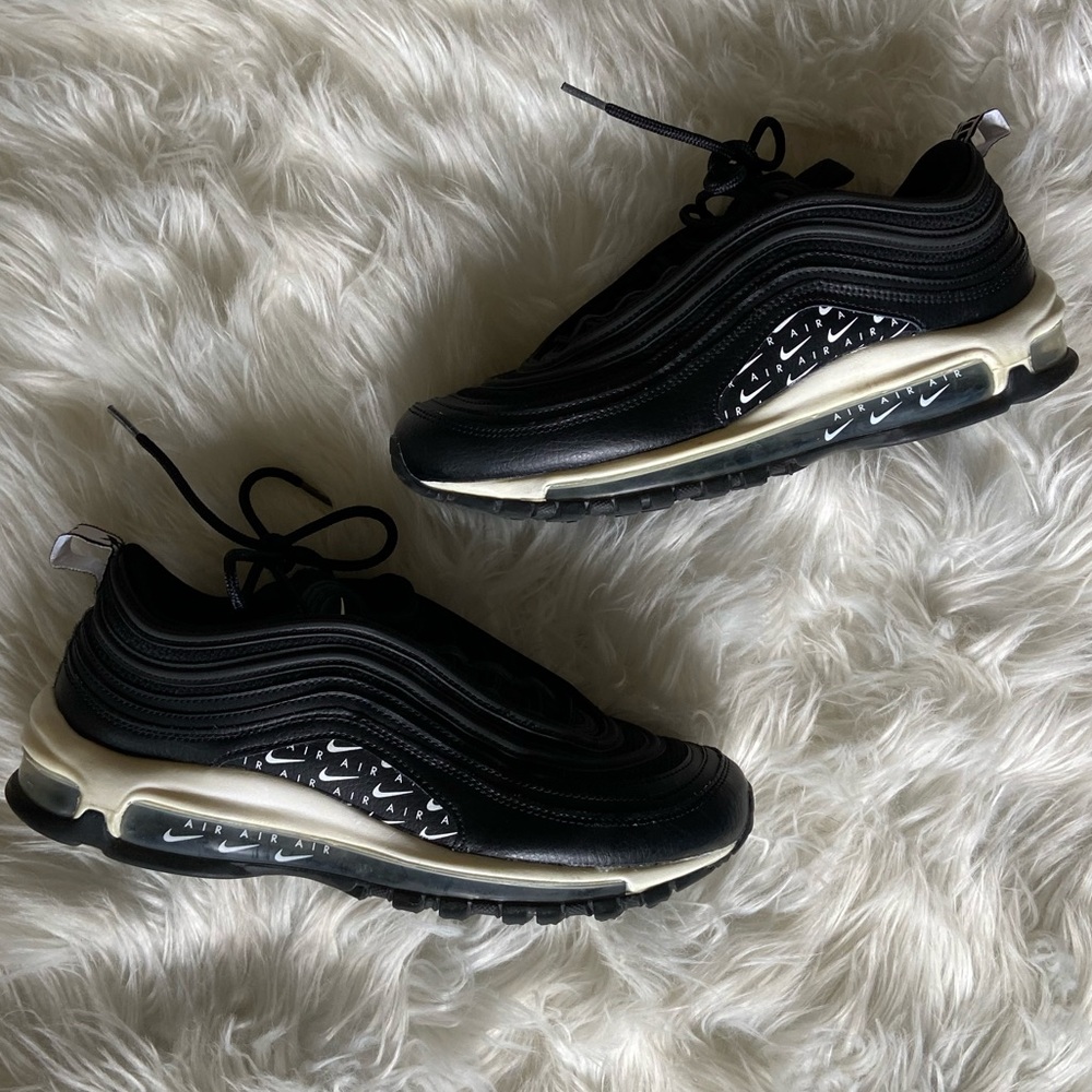 Women’s Air Max 97 Luxe 🖤🤍